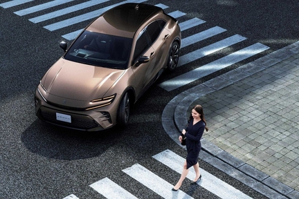 【モデル入り素材】SPORT Z（2.5Lハイブリッド車）