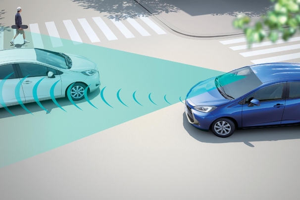 【モデル入り素材】TOYOTA SAFETY SENSE イメージ　写真（左）：Z（2WD）