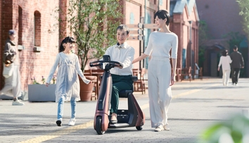 【モデル入り素材】C+walk S “Safety support”