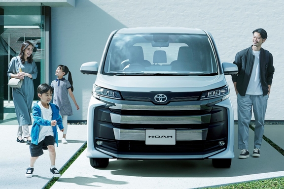 【モデル入り素材】S-Z（ハイブリッド・2WD・7人乗り）