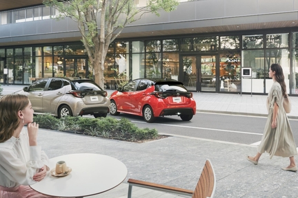 【モデル入り素材】Z（ハイブリッド・E-Four）