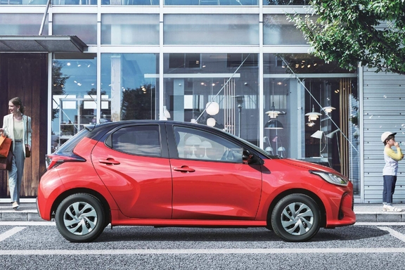 【モデル入り素材】G（ハイブリッド・2WD）