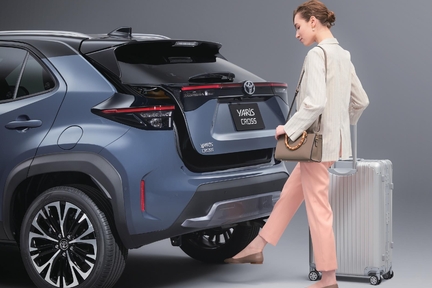 【モデル入り素材】ハンズフリーパワーバックドア（挟み込み防止機能＊停止位置メモリー機能・予約ロック機能付）　