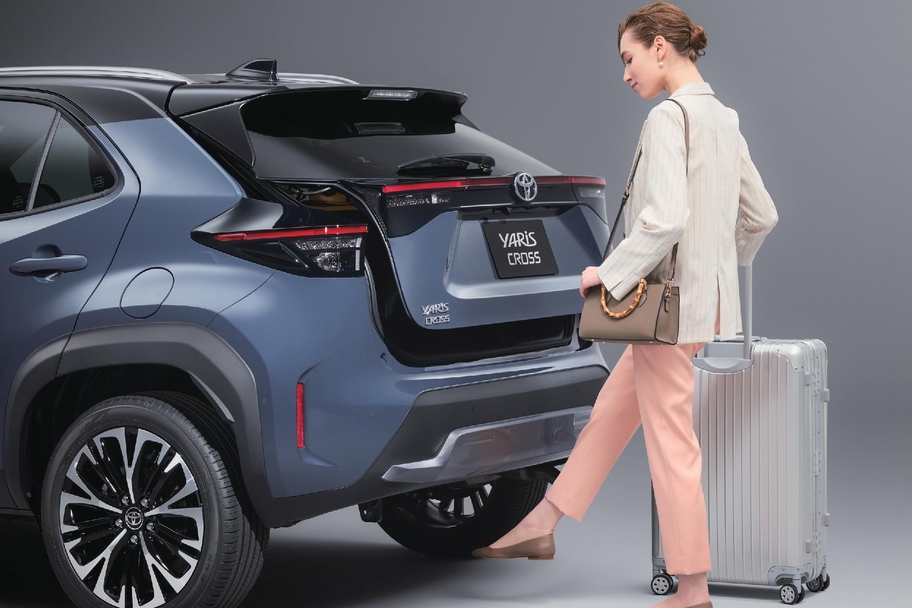 【モデル入り素材】ハンズフリーパワーバックドア（挟み込み防止機能＊停止位置メモリー機能・予約ロック機能付）　